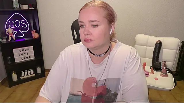Snapshot of MargotGrey chatting on 14, 6, 2026 MargotGrey online show from 14, 6, 2026