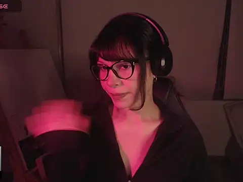 Snapshot of alien__show chatting on 14, 4, 2026 alien show online show from 14, 4, 2026