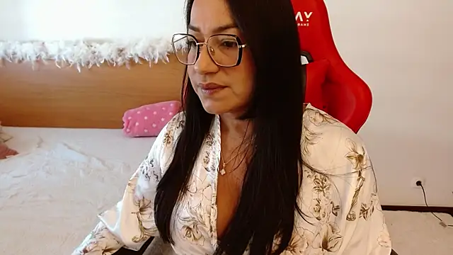 Snapshot of lucy_luu_ chatting on 23, 9, 2025 lucy luu online show from 23, 9, 2025