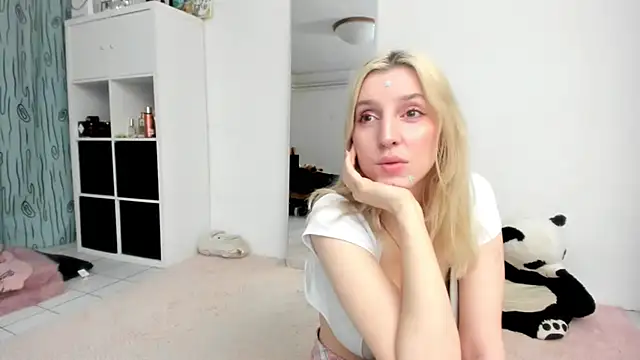 Snapshot of KenzieDawton chatting on 11, 4, 2026 KenzieDawton online show from 11, 4, 2026
