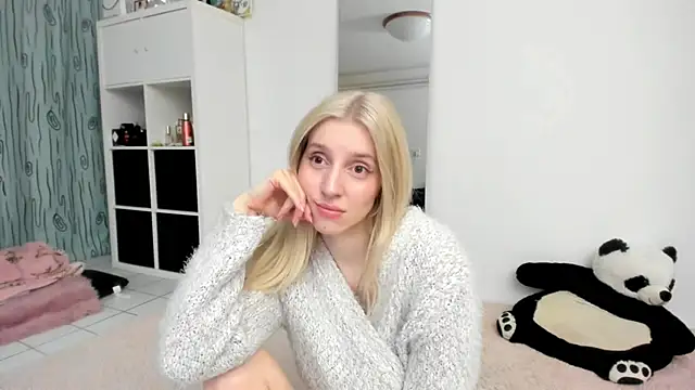 Snapshot of KenzieDawton chatting on 15, 4, 2026 KenzieDawton online show from 15, 4, 2026
