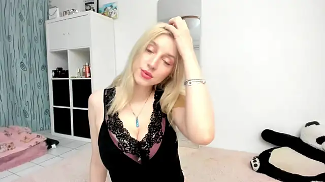 Snapshot of KenzieDawton chatting on 20, 4, 2026 KenzieDawton online show from 20, 4, 2026
