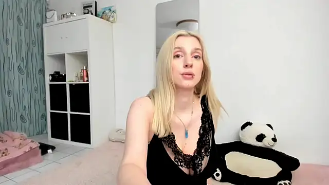 Snapshot of KenzieDawton chatting on 26, 4, 2026 KenzieDawton online show from 26, 4, 2026
