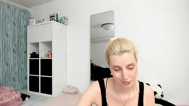 Snapshot of KenzieDawton chatting on 27, 4, 2026 KenzieDawton online show from 27, 4, 2026
