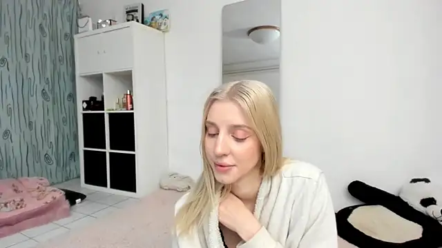 Snapshot of KenzieDawton chatting on 15, 5, 2026 KenzieDawton online show from 15, 5, 2026