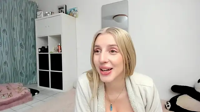 Snapshot of KenzieDawton chatting on 16, 5, 2026 KenzieDawton online show from 16, 5, 2026