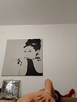 RebeccaNoble online show from 6, 2, 2025