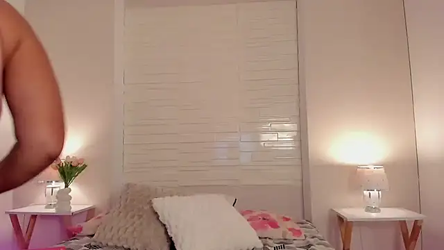 Snapshot of SophiaaStone chatting on 6, 5, 2026 SophiaaStone online show from 6, 5, 2026