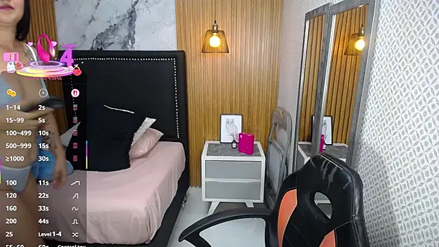 Snapshot of BIANCAROY1 chatting on 24, 10, 2025 BIANCAROY1 online show from 24, 10, 2025