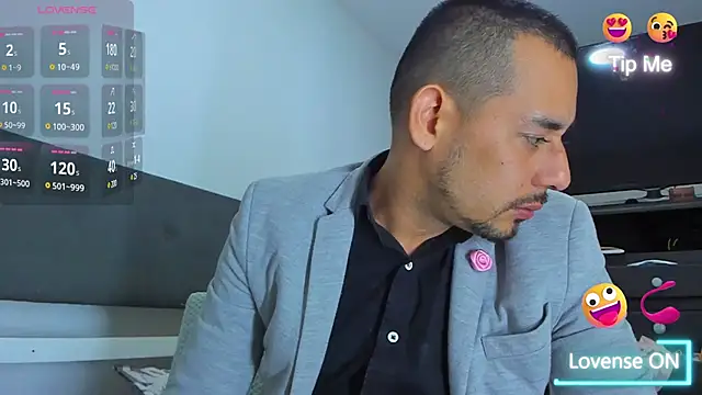 jhonyalzate2 online show from 24, 1, 2025