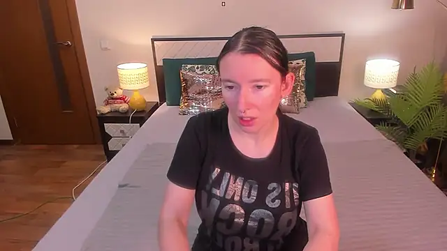 Snapshot of CatherineWalls chatting on 5, 7, 2026 CatherineWalls online show from 5, 7, 2026