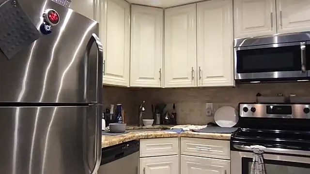 Snapshot of BigGuyMuscle chatting on 4, 11, 2025 BigGuyMuscle online show from 4, 11, 2025