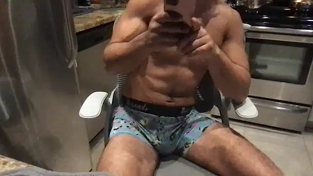 Snapshot of BigGuyMuscle chatting on 5, 11, 2025 BigGuyMuscle online show from 5, 11, 2025