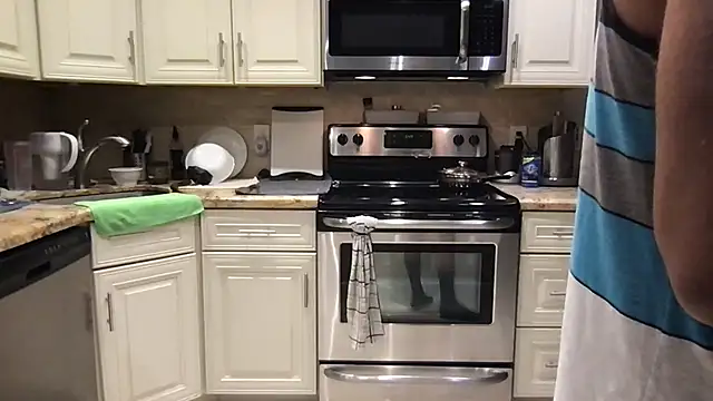 Snapshot of BigGuyMuscle chatting on 5, 11, 2025 BigGuyMuscle online show from 5, 11, 2025