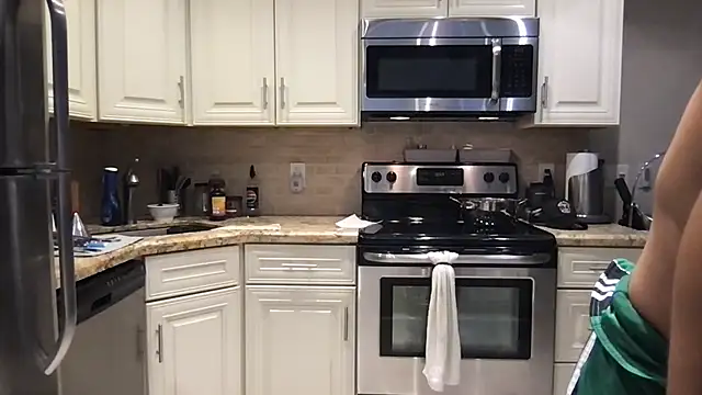 Snapshot of BigGuyMuscle chatting on 10, 11, 2025 BigGuyMuscle online show from 10, 11, 2025