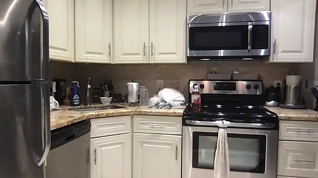 Snapshot of BigGuyMuscle chatting on 19, 11, 2025 BigGuyMuscle online show from 19, 11, 2025