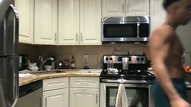 Snapshot of BigGuyMuscle chatting on 20, 11, 2025 BigGuyMuscle online show from 20, 11, 2025