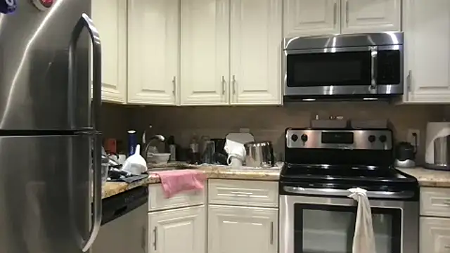 Snapshot of BigGuyMuscle chatting on 15, 12, 2025 BigGuyMuscle online show from 15, 12, 2025