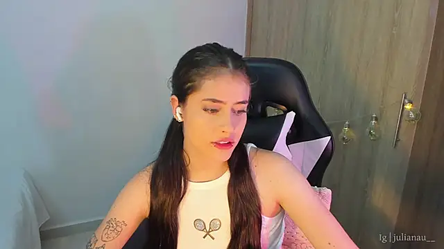 Snapshot of iriswest_ chatting on 13, 1, 2025 iriswest  online show from 13, 1, 2025