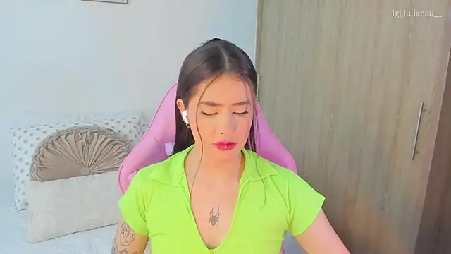 Snapshot of iriswest_ chatting on 7, 3, 2025 iriswest  online show from 7, 3, 2025