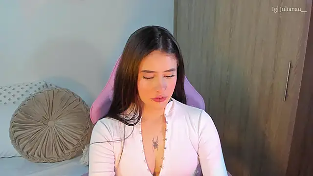 Snapshot of iriswest_ chatting on 23, 3, 2025 iriswest  online show from 23, 3, 2025