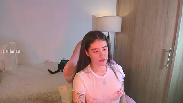 Snapshot of iriswest_ chatting on 8, 11, 2025 iriswest online show from 8, 11, 2025