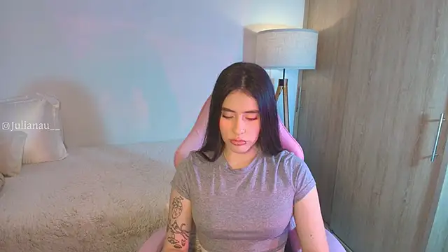 Snapshot of iriswest_ chatting on 11, 11, 2025 iriswest online show from 11, 11, 2025