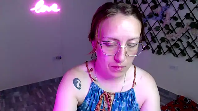 Snapshot of kittykalor09 chatting on 21, 4, 2026 kittykalor09 online show from 21, 4, 2026