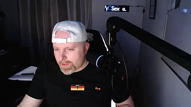 Snapshot of DerPornoPete chatting on 12, 2, 2025 DerPornoPete online show from 12, 2, 2025