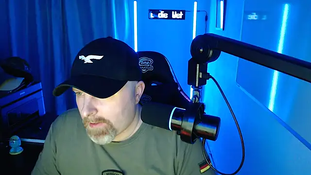 Snapshot of DerPornoPete chatting on 17, 9, 2025 DerPornoPete online show from 17, 9, 2025