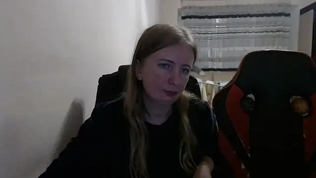 Snapshot of PeterAndJen chatting on 28, 10, 2025 PeterAndJen online show from 28, 10, 2025