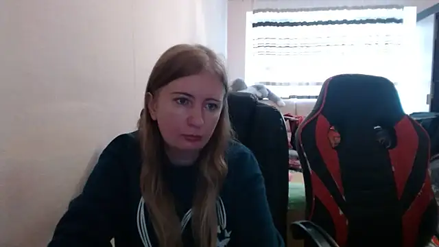 Snapshot of PeterAndJen chatting on 31, 10, 2025 PeterAndJen online show from 31, 10, 2025