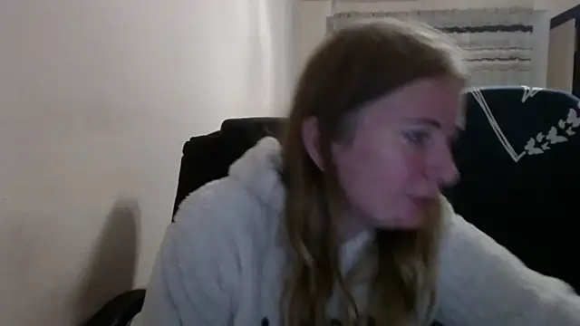 Snapshot of PeterAndJen chatting on 8, 11, 2025 PeterAndJen online show from 8, 11, 2025