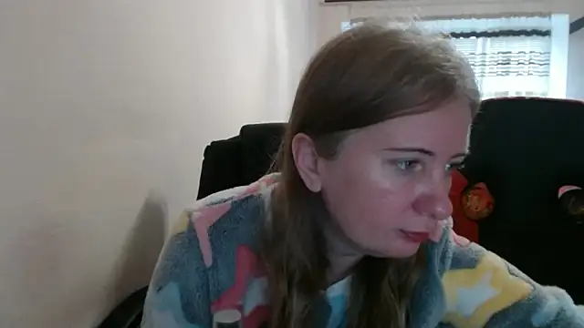 Snapshot of PeterAndJen chatting on 26, 11, 2025 PeterAndJen online show from 26, 11, 2025