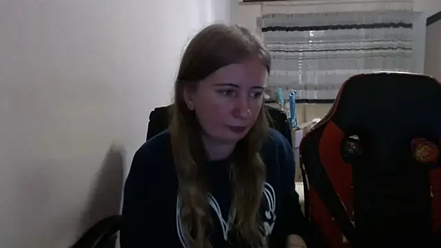 Snapshot of PeterAndJen chatting on 2, 12, 2025 PeterAndJen online show from 2, 12, 2025