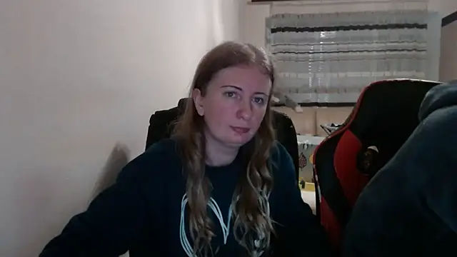 Snapshot of PeterAndJen chatting on 4, 12, 2025 PeterAndJen online show from 4, 12, 2025