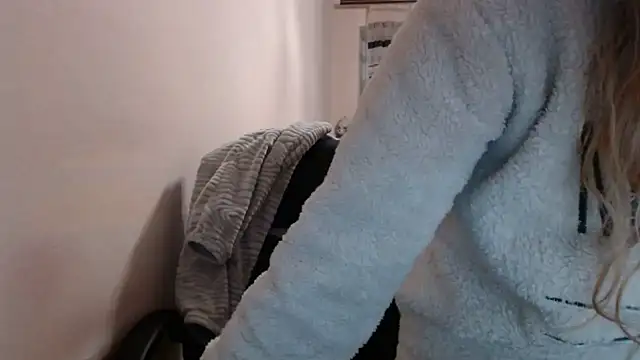 Snapshot of PeterAndJen chatting on 15, 12, 2025 PeterAndJen online show from 15, 12, 2025