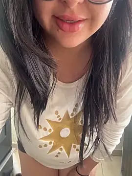 Snapshot of MileyGia chatting on 18, 1, 2026 MileyGia online show from 18, 1, 2026