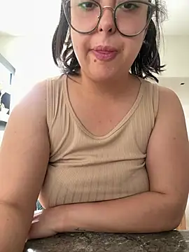 Snapshot of MileyGia chatting on 8, 3, 2026 MileyGia online show from 8, 3, 2026