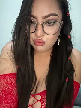 Snapshot of MileyGia chatting on 7, 4, 2026 MileyGia online show from 7, 4, 2026