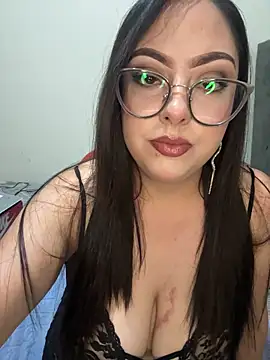 Snapshot of MileyGia chatting on 11, 4, 2026 MileyGia online show from 11, 4, 2026