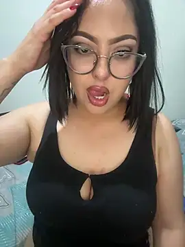 Snapshot of MileyGia chatting on 12, 4, 2026 MileyGia online show from 12, 4, 2026