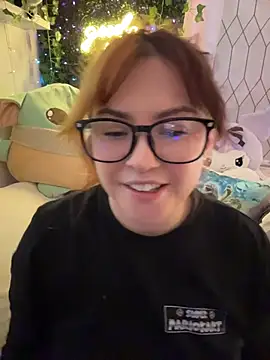 Snapshot of JennKenobi chatting on 16, 7, 2026 JennKenobi online show from 16, 7, 2026