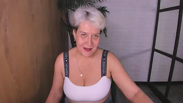 Snapshot of KathySunn chatting on 11, 4, 2026 KathySunn online show from 11, 4, 2026