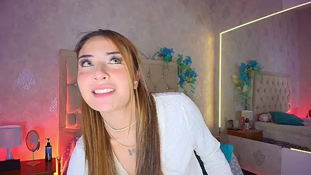 Snapshot of nini_love01 chatting on 11, 10, 2025 nini love01 online show from 11, 10, 2025