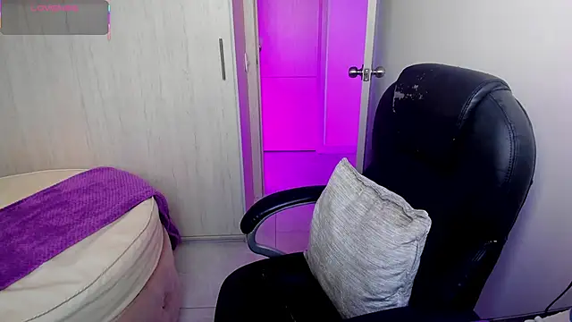 Snapshot of StacyConner chatting on 2, 4, 2026 StacyConner online show from 2, 4, 2026