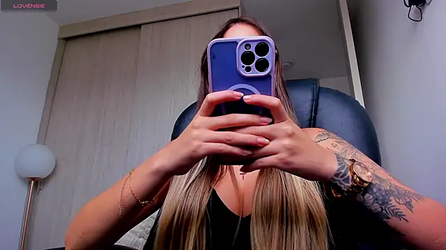 Snapshot of StacyConner chatting on 15, 4, 2026 StacyConner online show from 15, 4, 2026