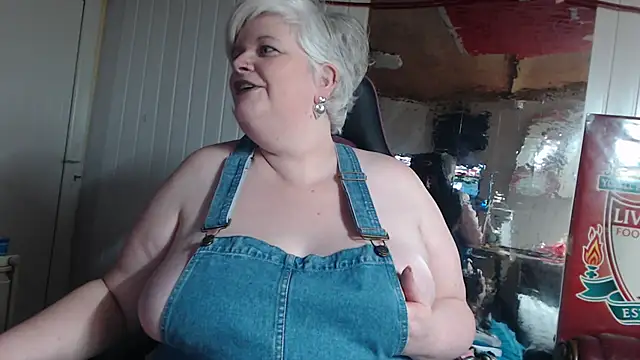 sexychazza16 online show from 9, 12, 2024