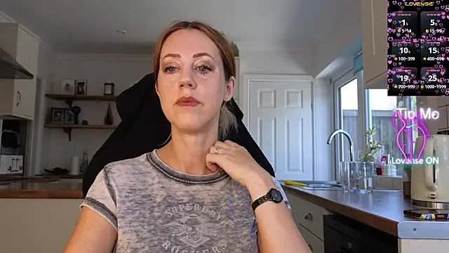 Snapshot of stripmequick chatting on 25, 6, 2026 stripmequick online show from 25, 6, 2026
