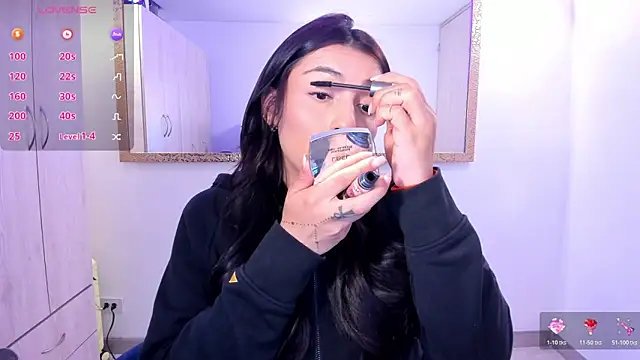 Snapshot of EricaVanderhill chatting on 14, 4, 2026 EricaVanderhill online show from 14, 4, 2026